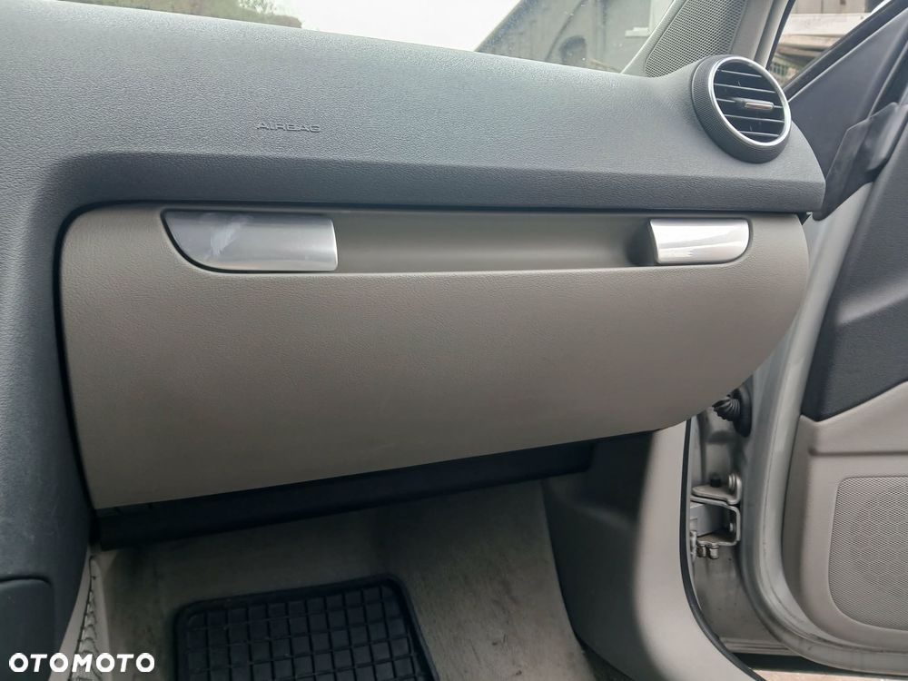 Audi A3 8P na części kod lakieru LY7W - 7
