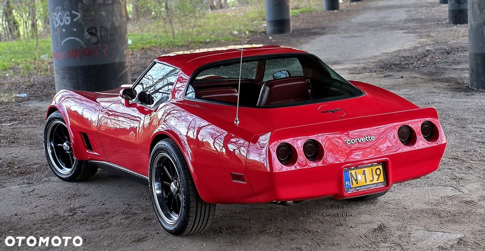 Chevrolet Corvette - 11
