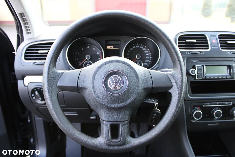 Volkswagen Golf - 24