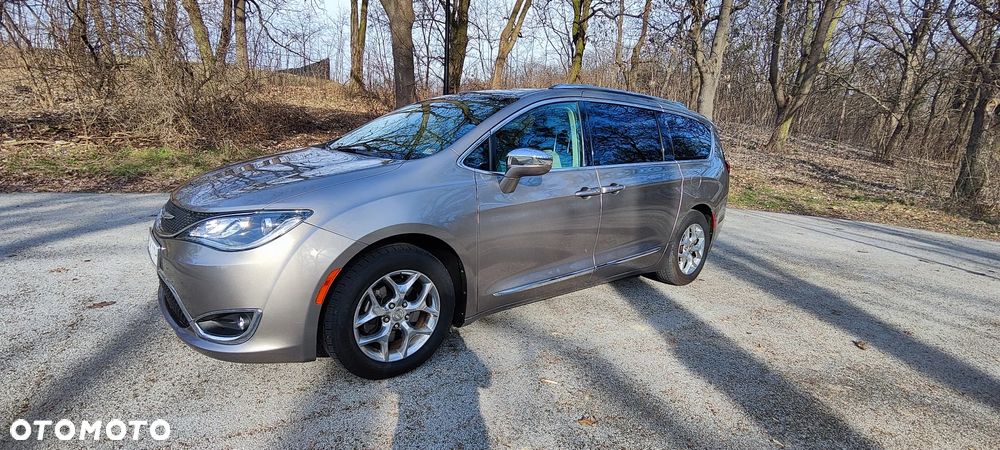 Chrysler Pacifica - 2