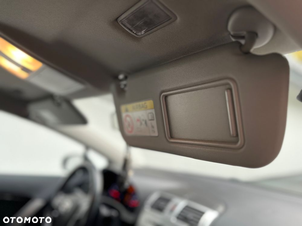 Toyota Avensis 1.8 Premium - 38