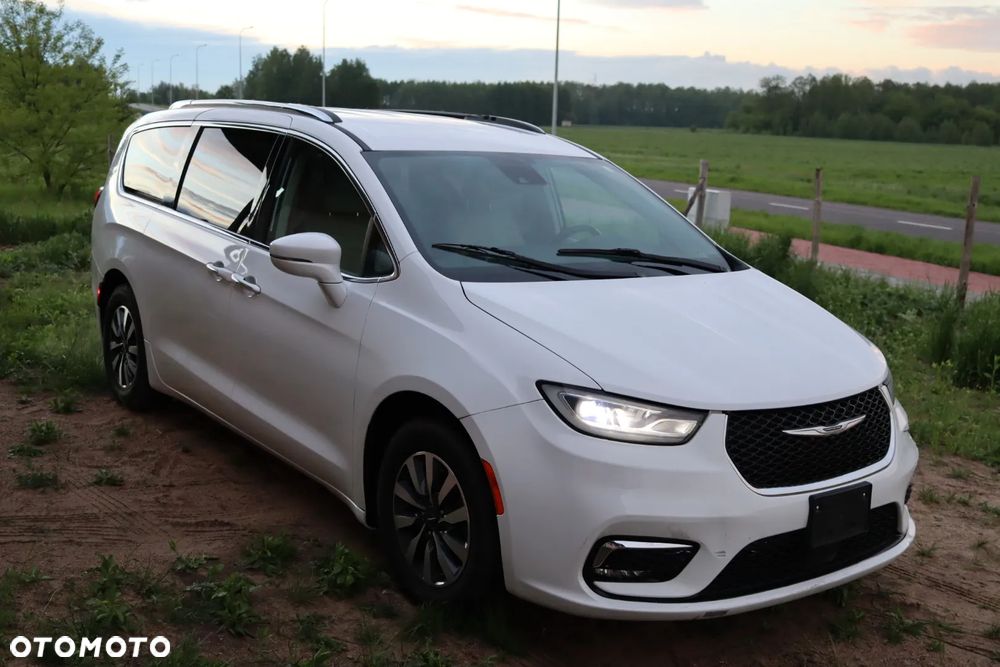Chrysler Pacifica - 11