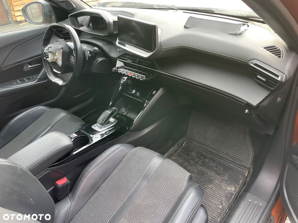 Peugeot 2008 PureTech 130 EAT8 GT Pack - 10
