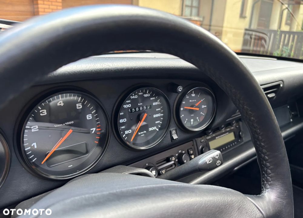 Porsche 911 Carrera 4 - 6