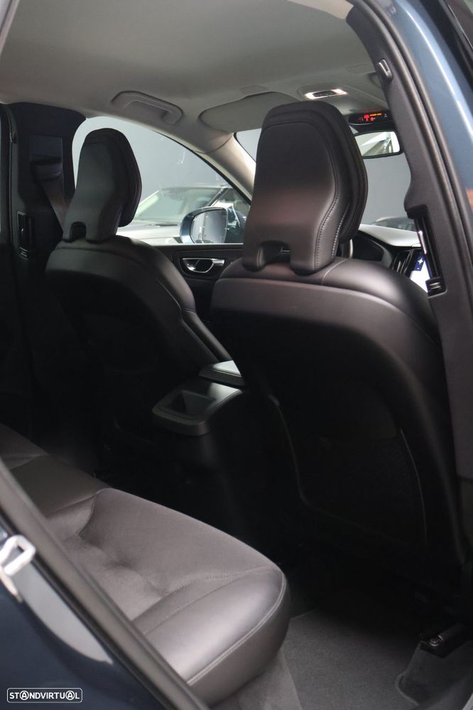 Volvo XC 60 D4 AWD Geartronic Momentum - 25