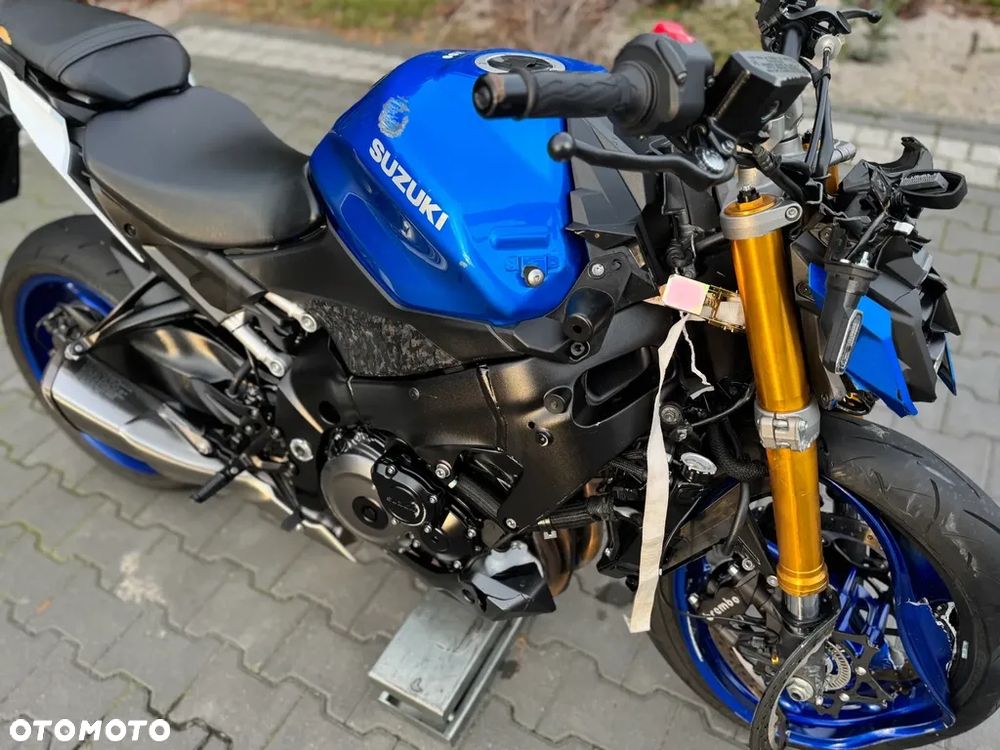 Suzuki GSX - 18