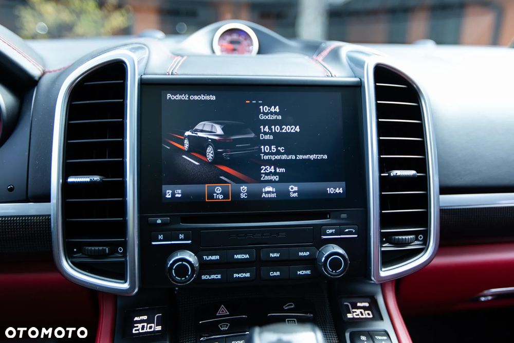 Porsche Cayenne Turbo S - 32