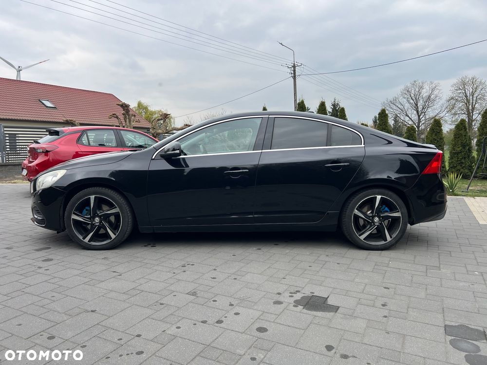 Volvo S60 D3 R-Design - 4