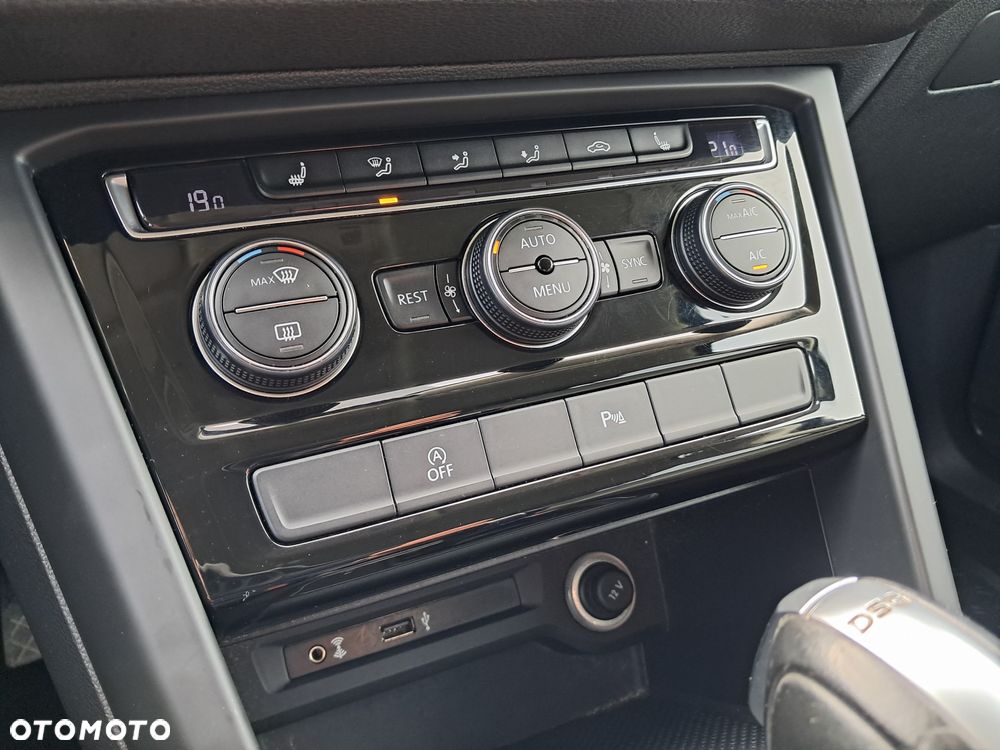 Volkswagen Touran 2.0 TDI SCR (BlueMotion Technology) DSG Comfortline - 19