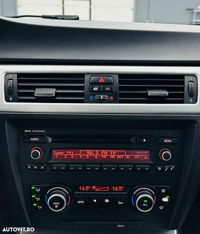 BMW Seria 3 318d Sport Line - 25