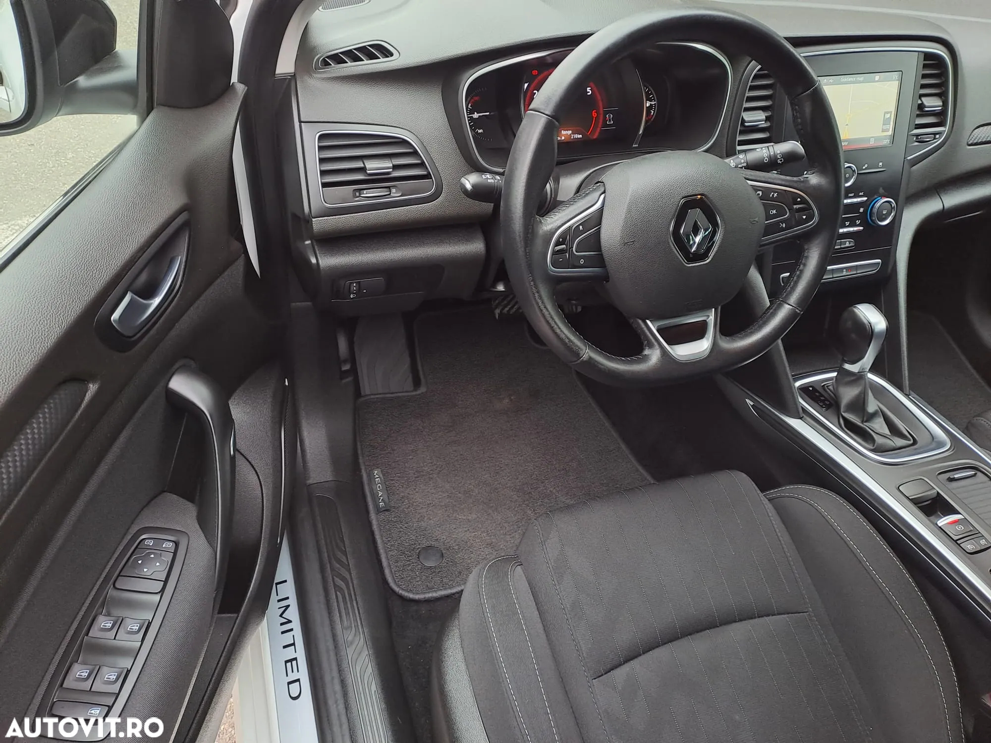 Renault Megane Grandtour ENERGY TCe 140 EDC LIMITED - 9