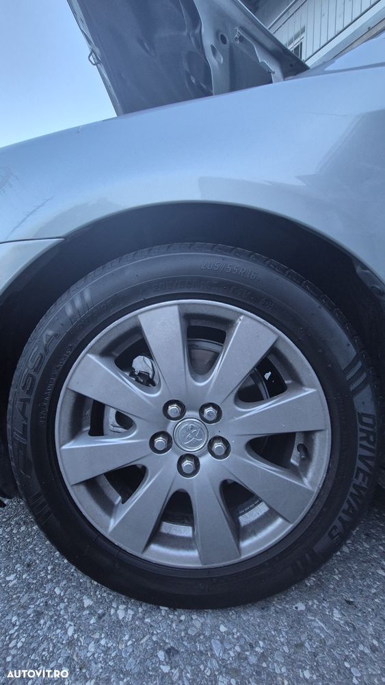 Toyota Avensis 1.6 Sedan Luna - 21