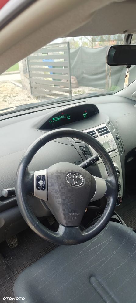 Toyota Yaris 1.3 - 4