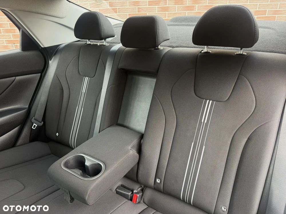 Hyundai Elantra 1.6 Smart CVT - 13