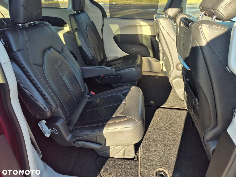 Chrysler Pacifica - 40