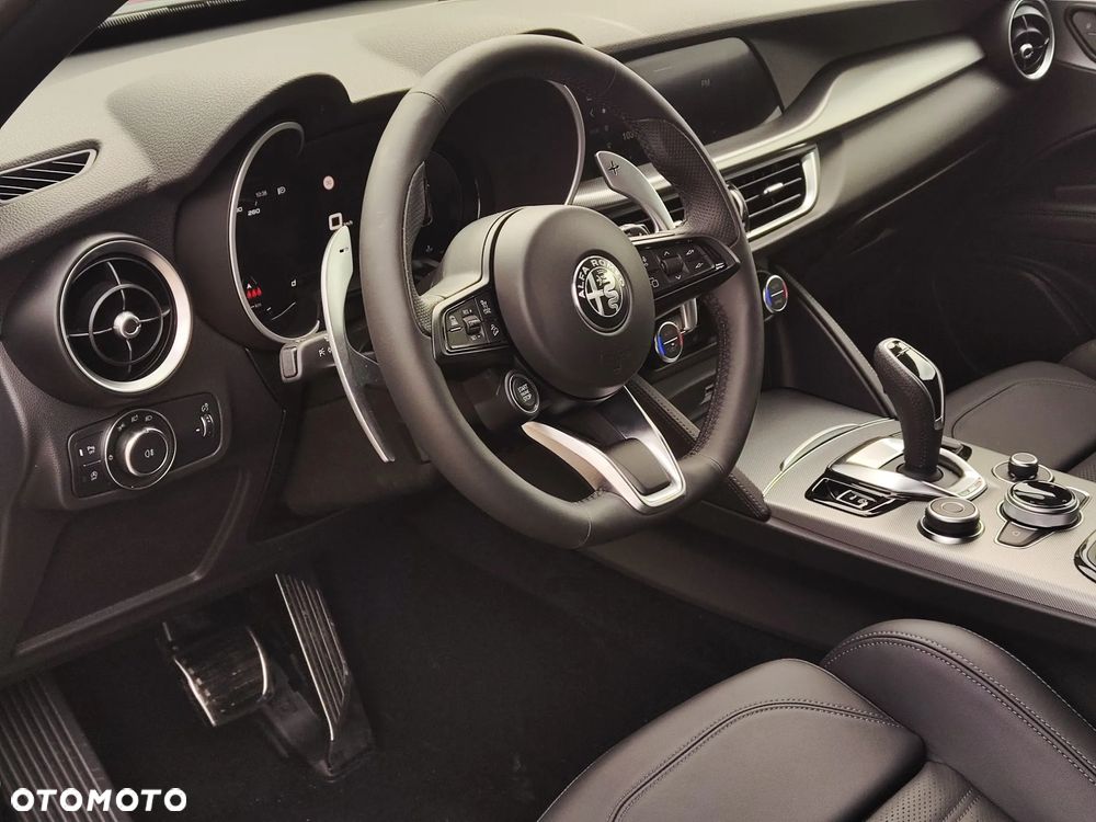Alfa Romeo Stelvio 2.0 Turbo Veloce Q4 - 12