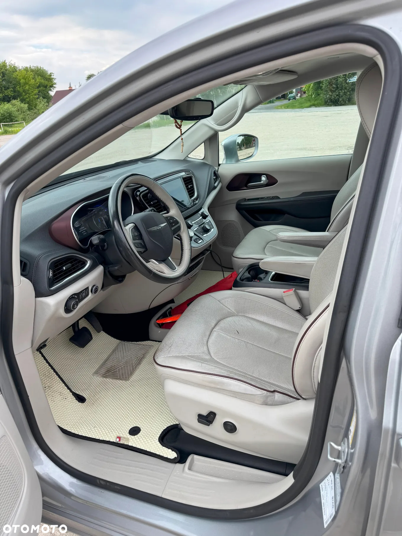 Chrysler Pacifica - 11