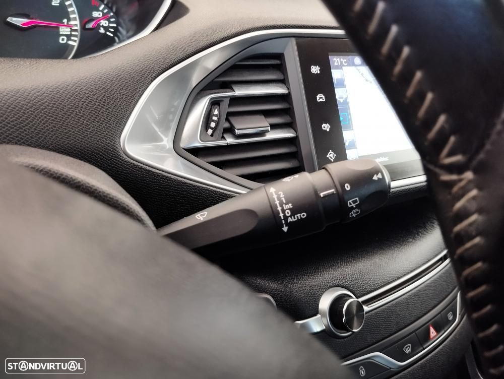 Peugeot 308 1.2 PureTech Allure - 34