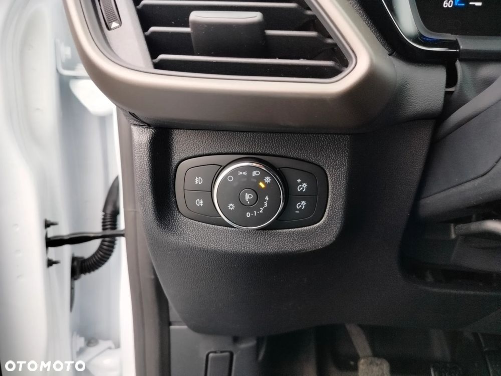 Ford Transit Courier - 12