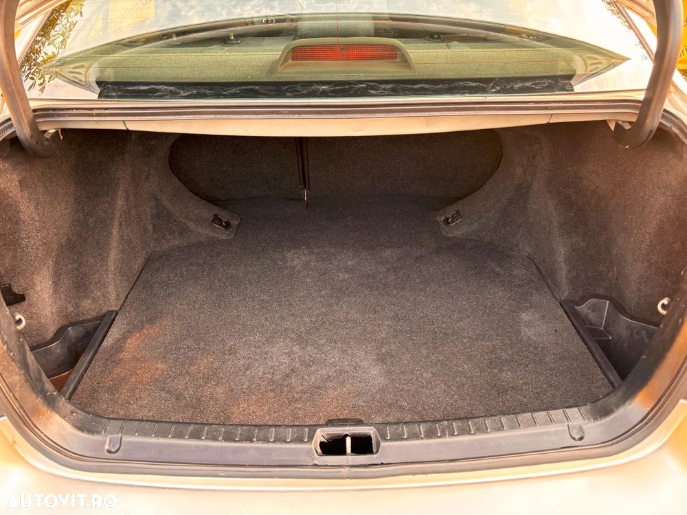 Toyota Avensis 2.2 D-4D Business - 23