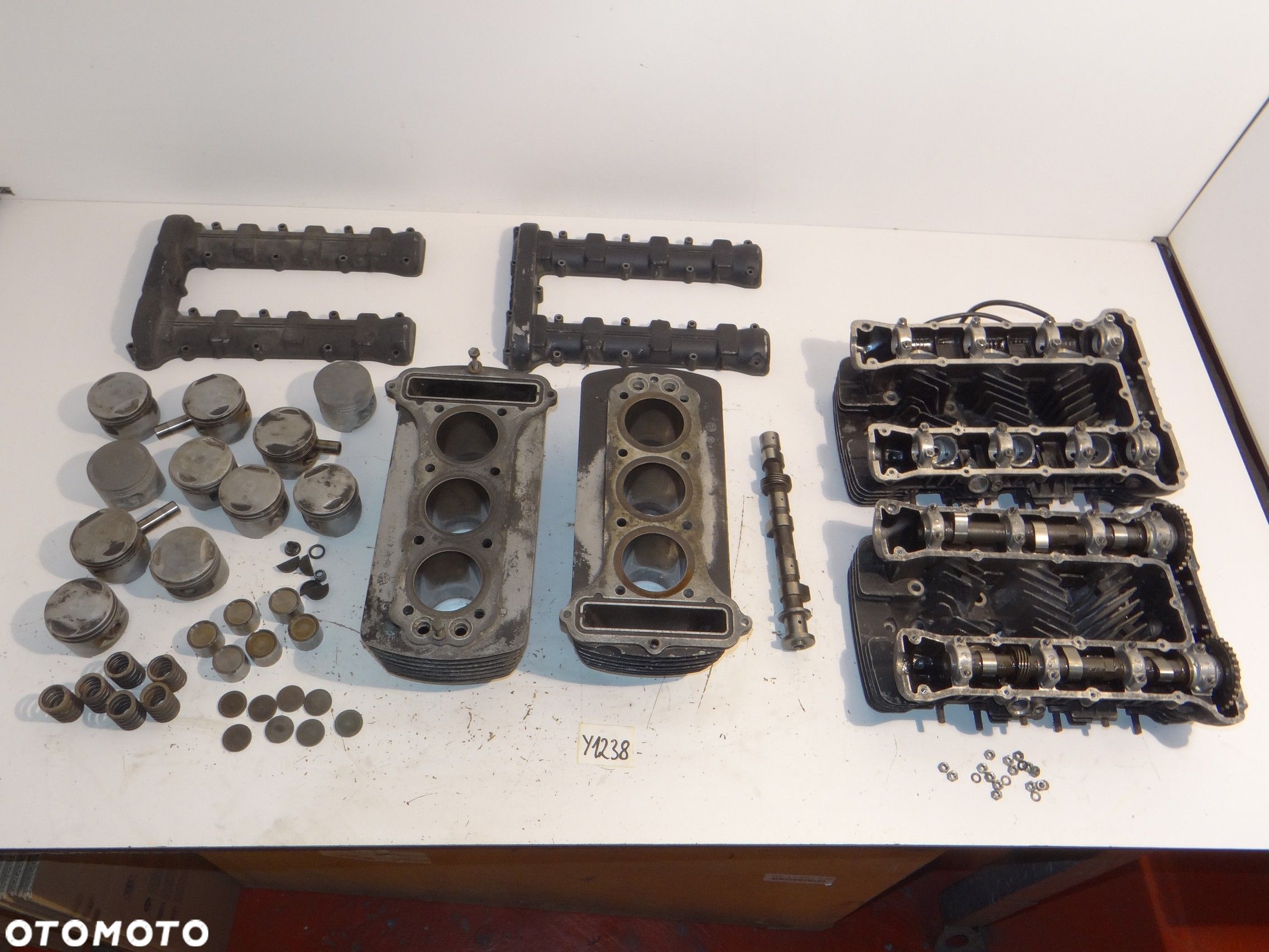 Yamaha XS 750 głowica cylinder tłoki szklanki płytki zaworowe wałek rozrządu pokrywa głowicy Y1238 - 1