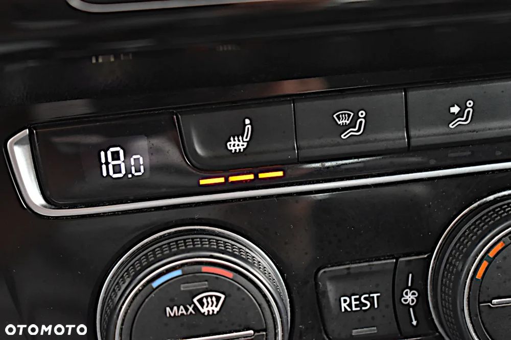 Volkswagen Passat - 25