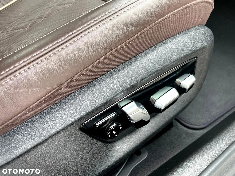 BMW Seria 5 M550i xDrive - 23