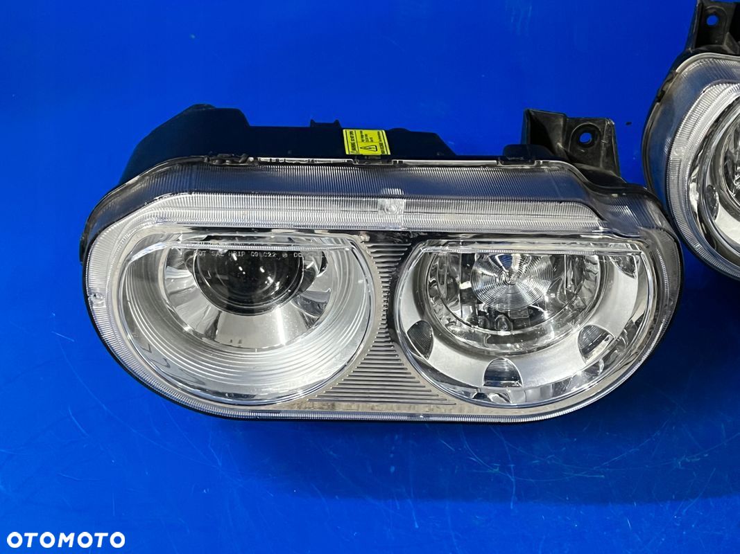 LAMPY BI XENON DODGE CHALLENGER KOMPLETNE BDB - 1
