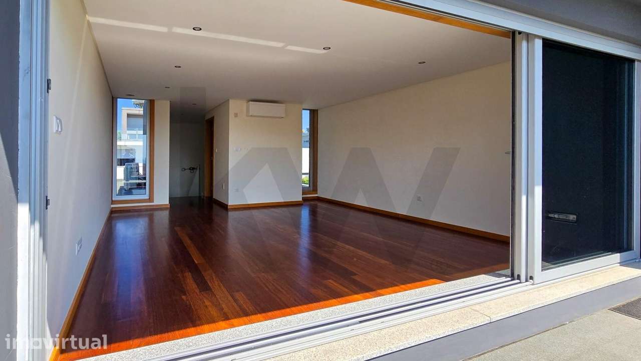 Moradia T5 com 3 suítes, vista mar, jardim, Rooftop , garagem e possib - Grande imagem: 4/60