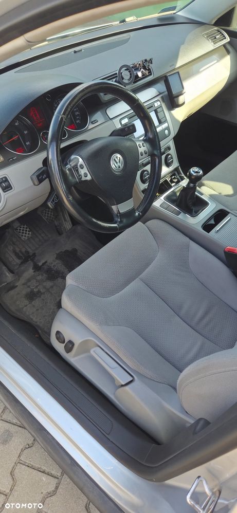 Volkswagen Passat - 32