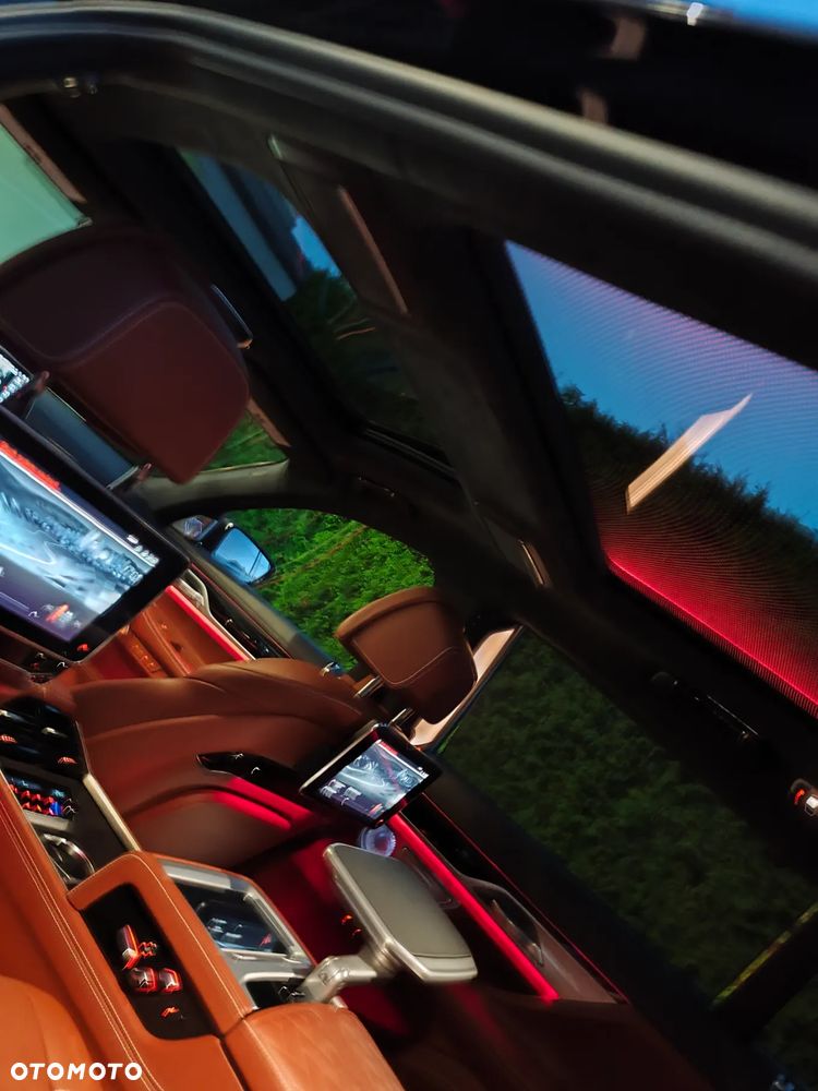 BMW Seria 7 750Li xDrive - 31