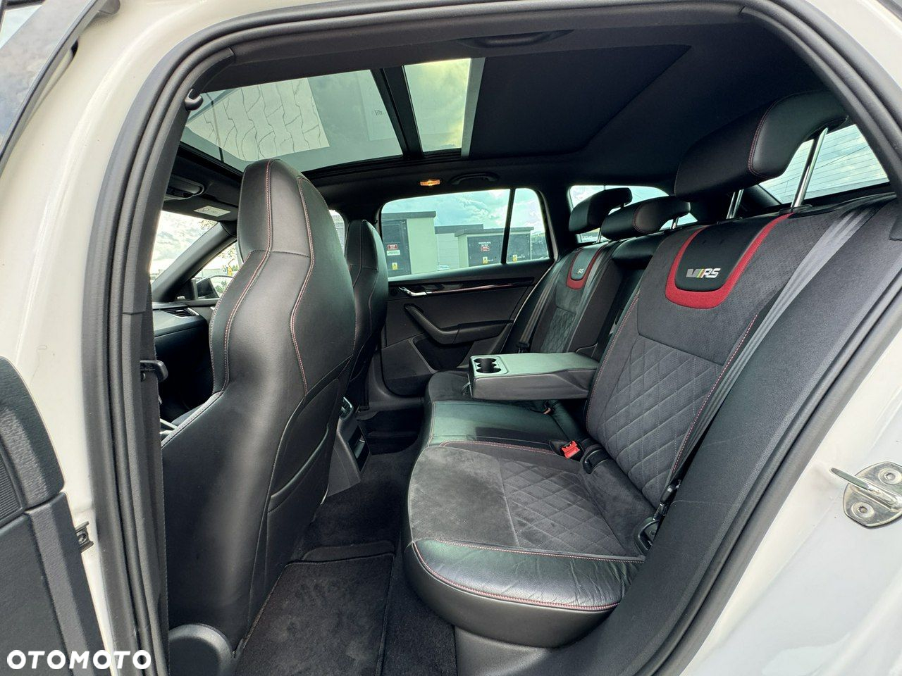 Skoda Octavia Combi 2.0 TDI DSG RS - 31