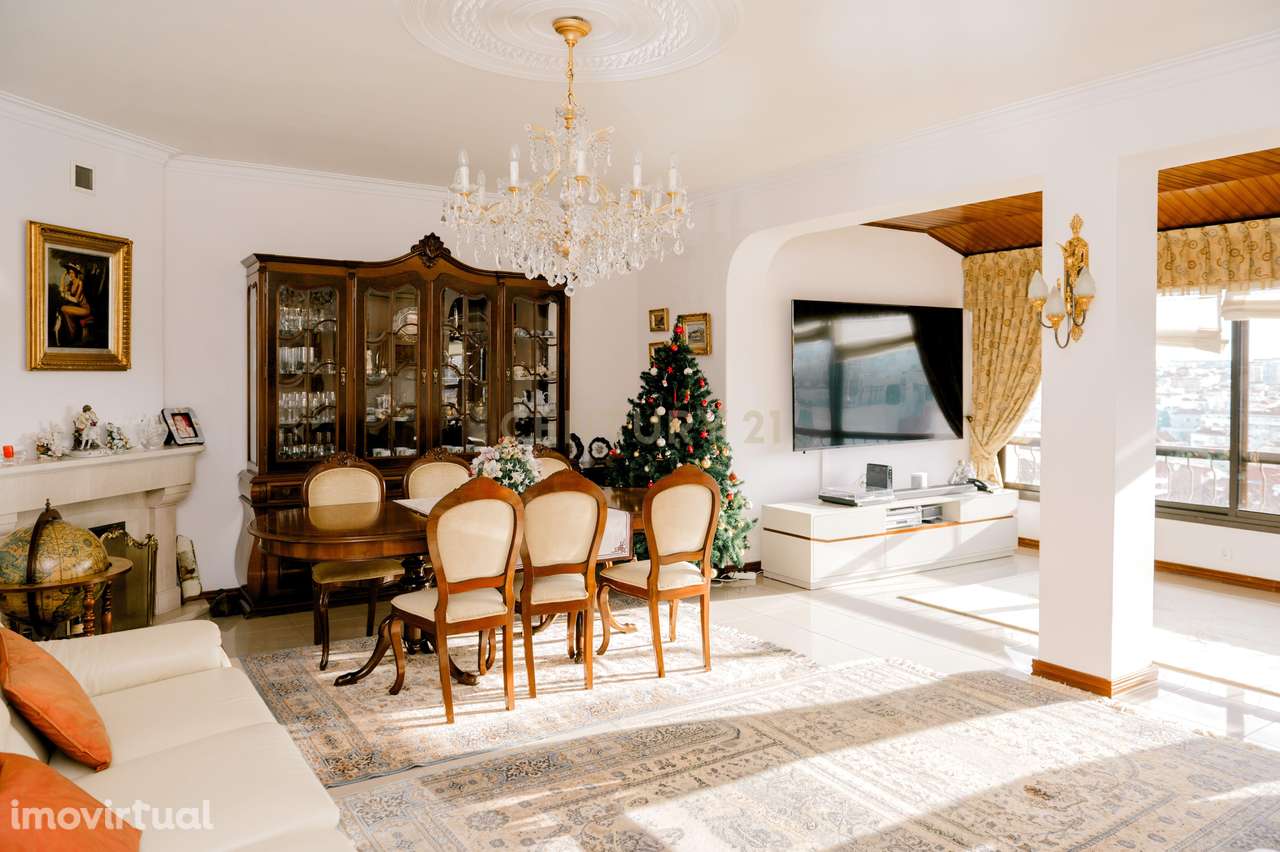 Penthouse Exclusiva T3+3 na Cova da Piedade | 240 m² | Vista Cidade & - Grande imagem: 3/37