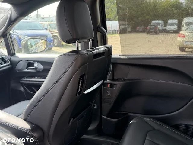 Chrysler Pacifica - 25