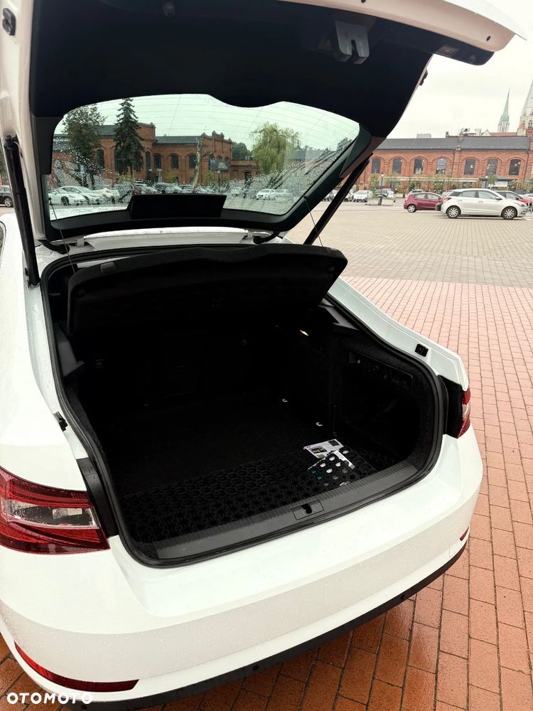 Skoda Superb ver-1-8-tsi-style-dsg - 23