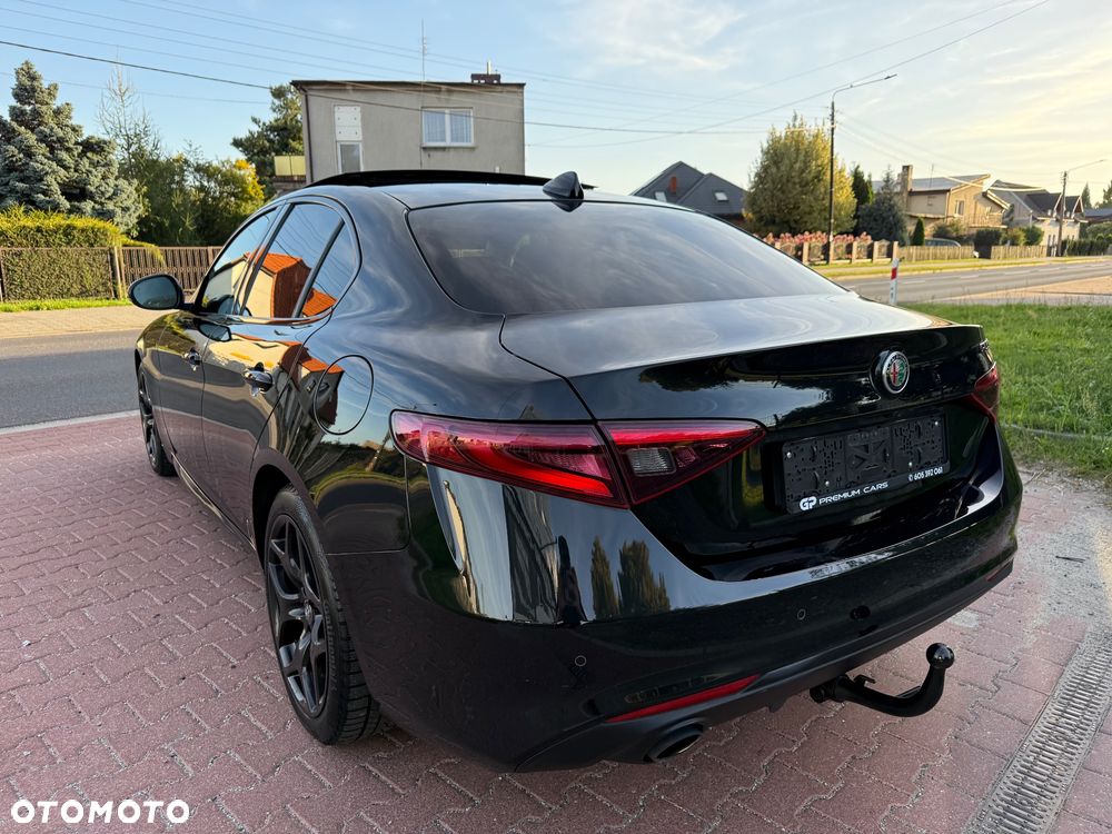 Alfa Romeo Giulia 2.2 AT8 Business - 16