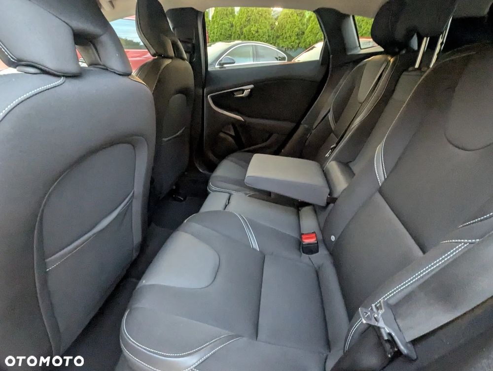 Volvo V40 D2 Momentum - 11