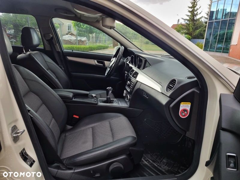 Mercedes-Benz Klasa C 180 CGI BlueEFFICIENCY Avantgarde - 12