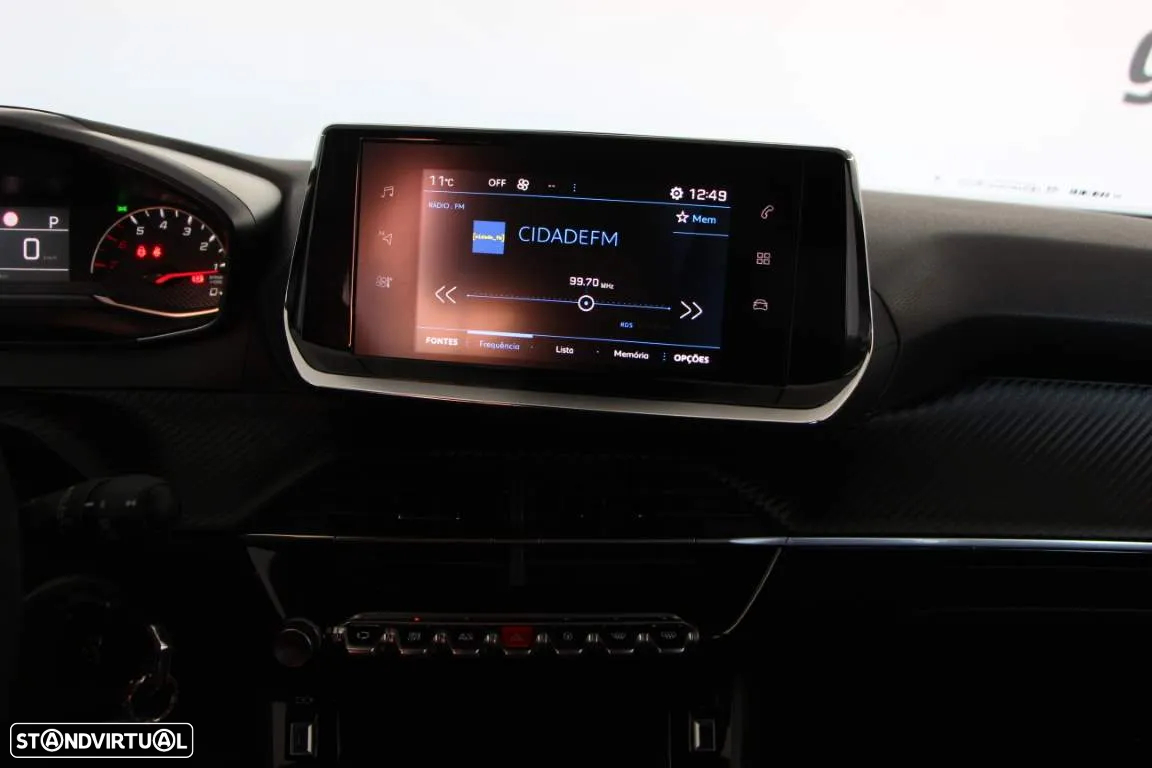 Peugeot 2008 1.2 PureTech Allure EAT8 - 4