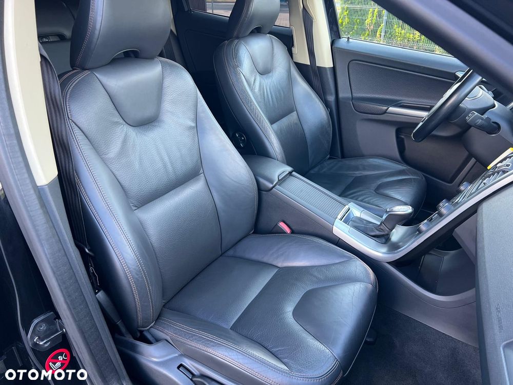 Volvo XC 60 D4 AWD Geartronic Momentum - 22