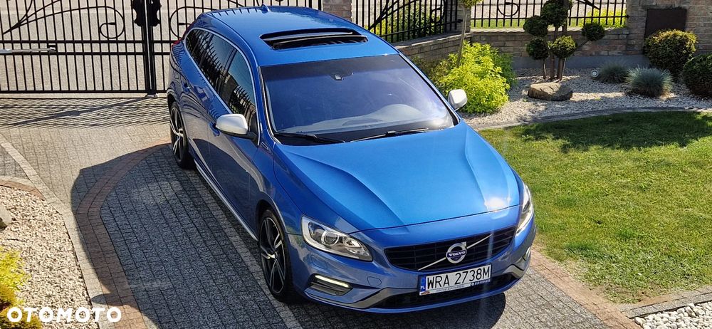 Volvo V60 D6 AWD Plug-in Hybrid Momentum - 1