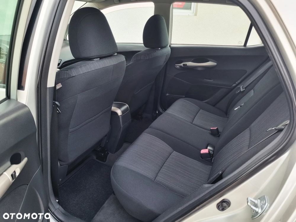 Toyota Auris ver-2-0-d--4d-premium-plus - 13