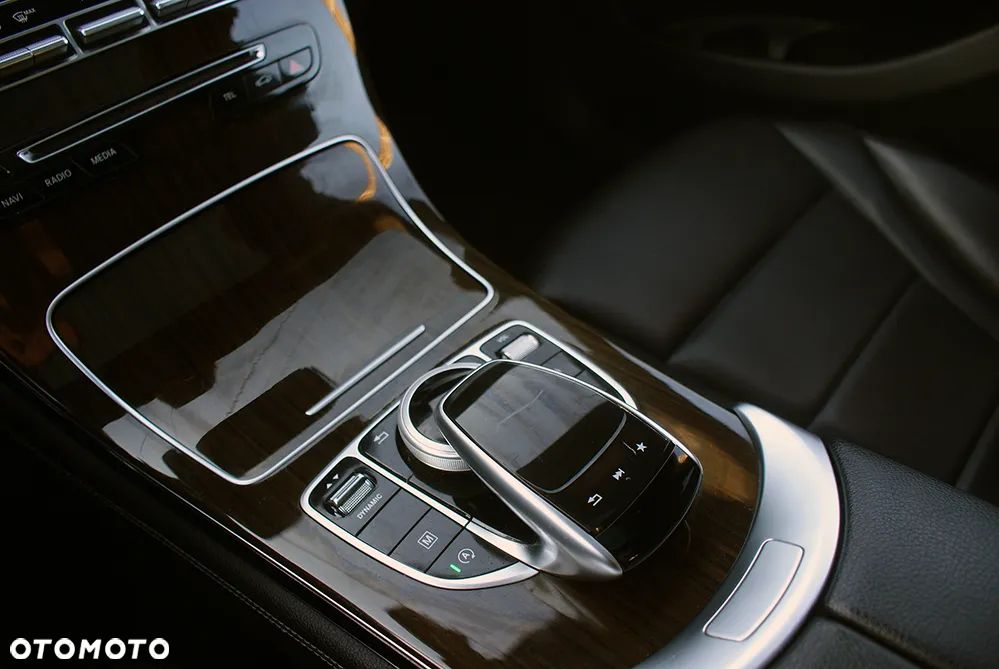 Mercedes-Benz GLC 300 4Matic 9G-TRONIC AMG Line - 13