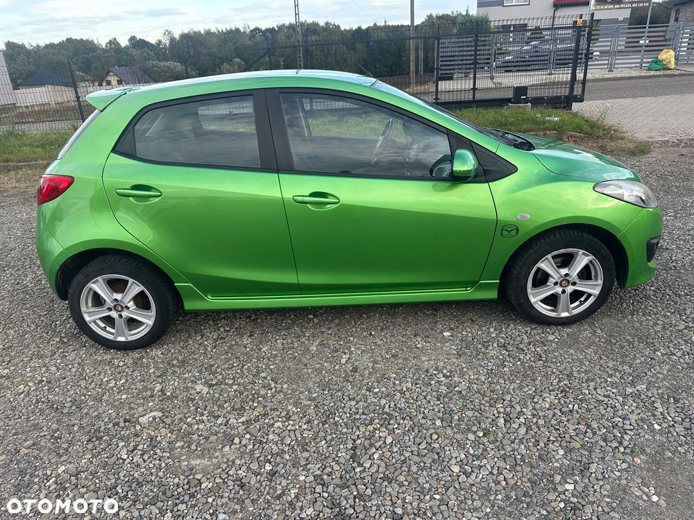 Mazda 2 2010 photo 3