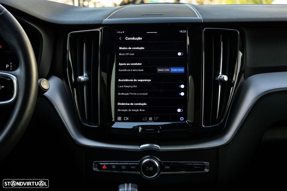 Volvo XC 60 2.0 B4 R-Design Geartronic - 31