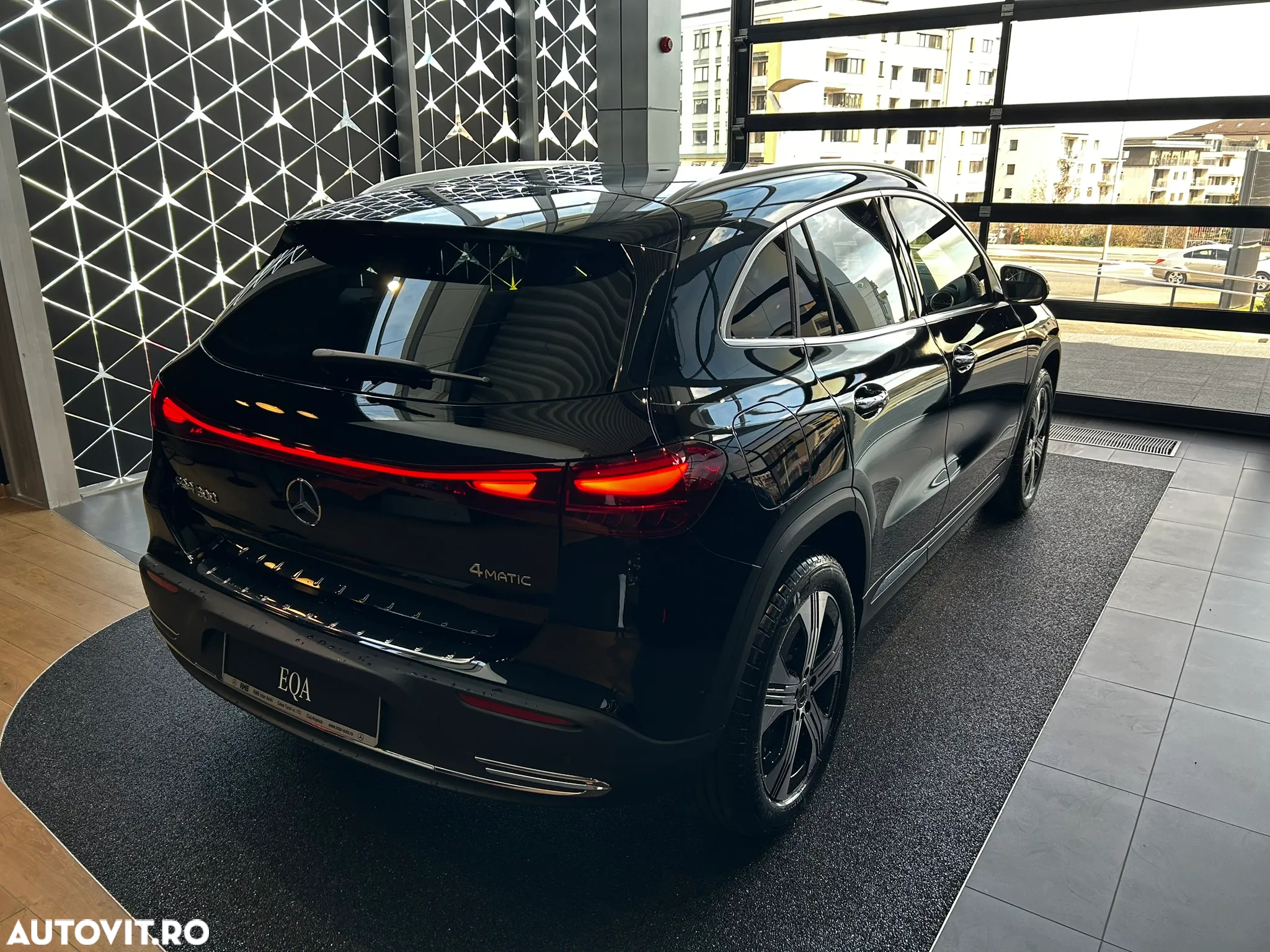 Mercedes-Benz EQA 300 4MATIC - 5
