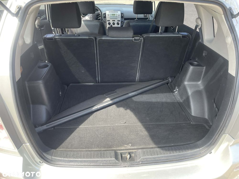 Toyota Corolla Verso 2.2 D-4D - 12