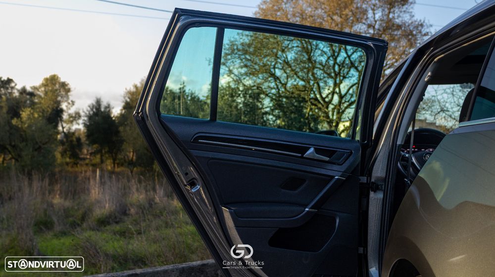 VW Golf Variant 2.0 TDi R-Line - 44