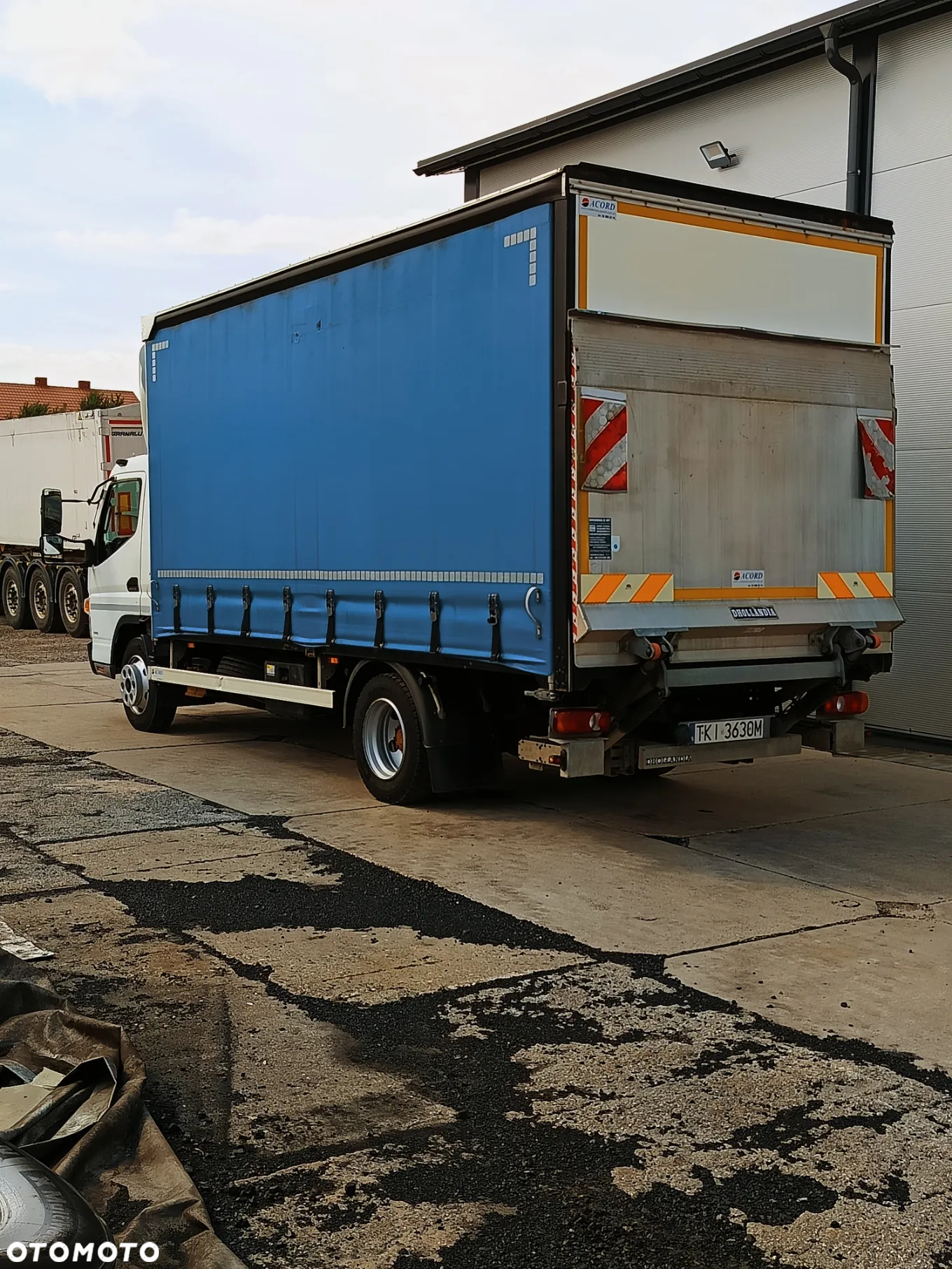 FUSO Canter 7c15 - 4