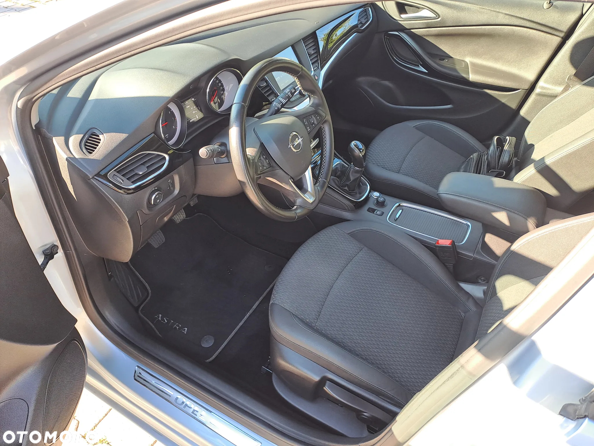 Opel Astra V 1.6 T GPF Dynamic S&S - 16